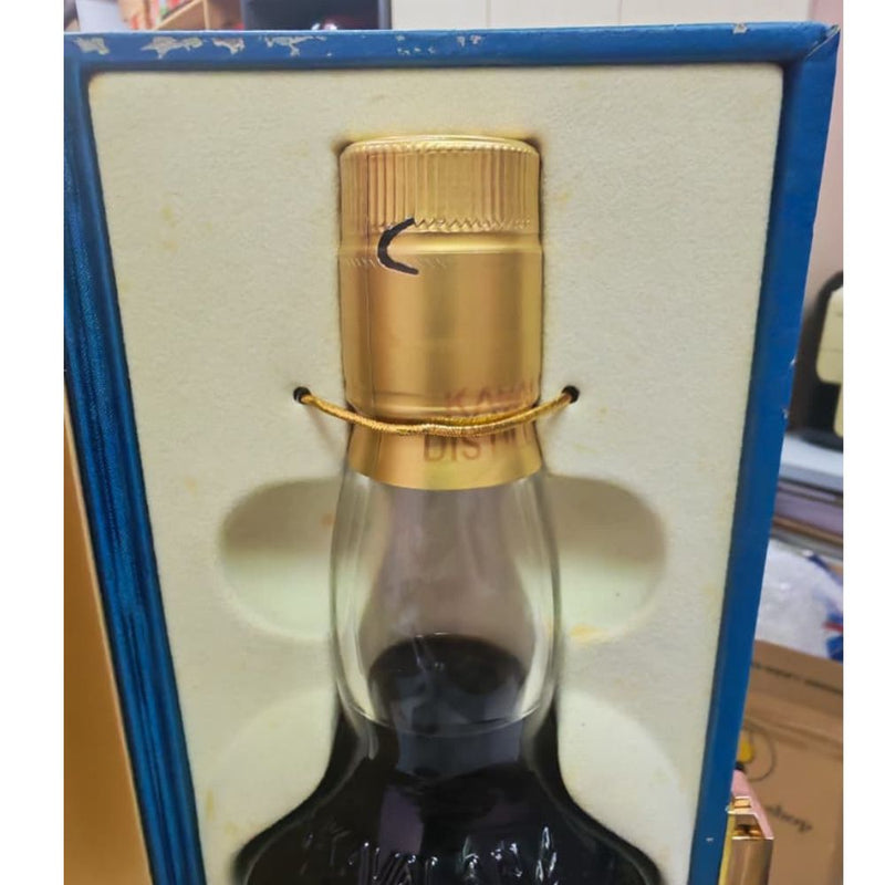 Kavalan Solist Vinho Barrique (Earlier releases) Single Cask Cask Strength (pre 2020) ABV 56.3% 70cl with Gift Box (Vintage bottle. The box is not in good condition due to age, but the whisky bottle itself is in excellent condition.) (W091120037B)