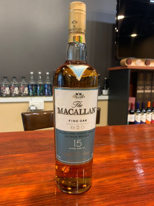 (Clearance) The Macallan 15 Year Old Fine Oak Highland Single Malt Scotch Whisky ABV 40% 70cl ((Condition: Discontinued (No Box). Label shows heavy wear/tarnish. Fragile Cork: Please open with extreme care as it may break.)